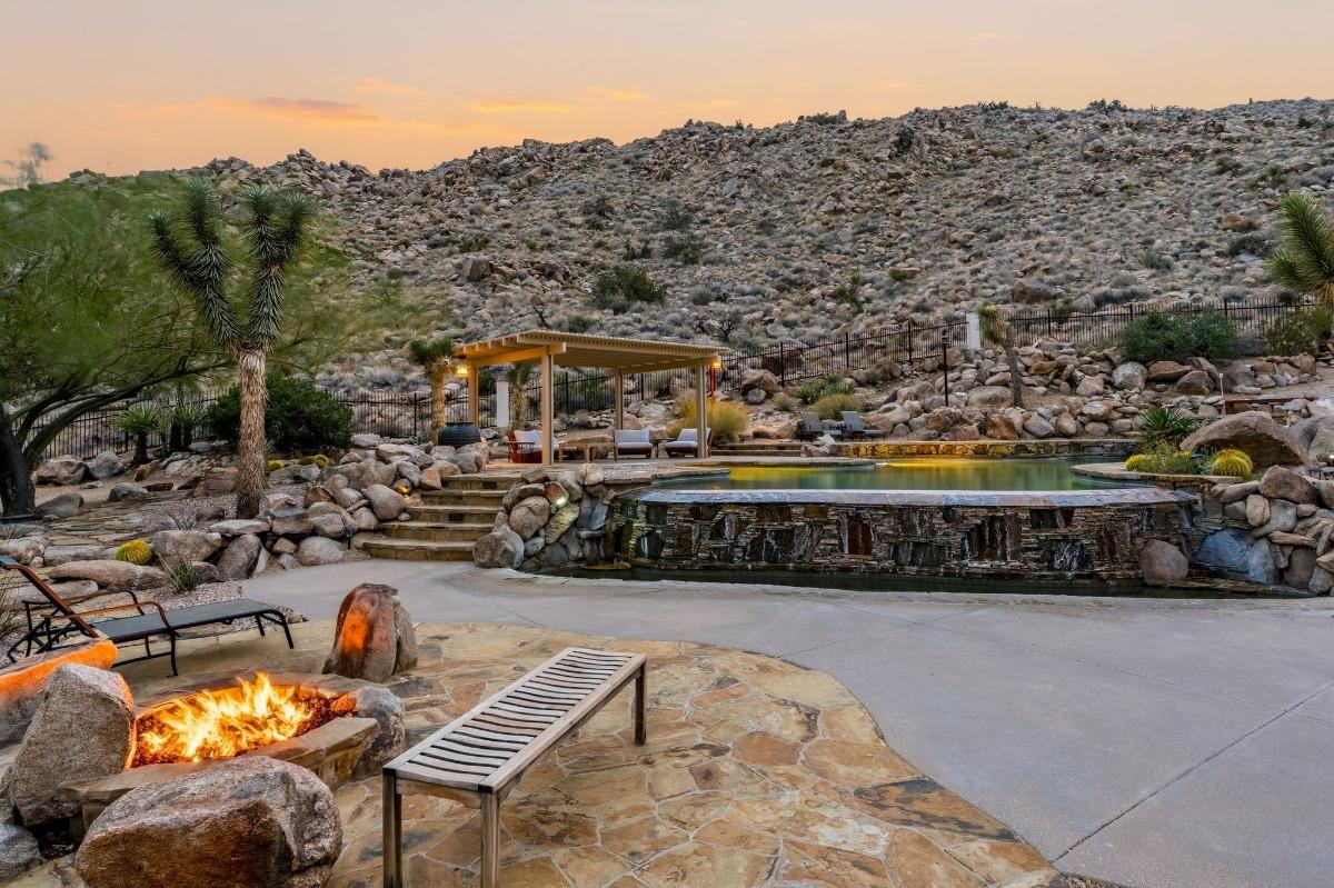 Joshua Tree Vacation Home with pool looking into National Park
